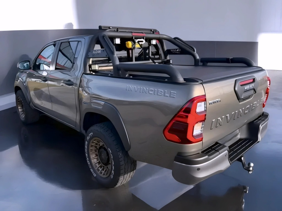 Toyota Hilux 2.8 D-4D Invincible (4)