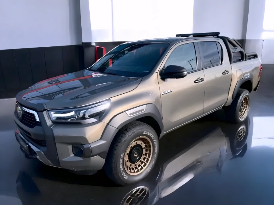 Toyota Hilux 2.8 D-4D Invincible (3)