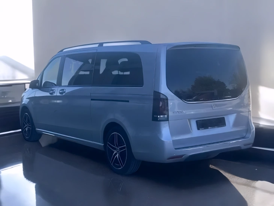 Mercedes-Benz V 300d 4MATIC Extralong Avantgarde (4)