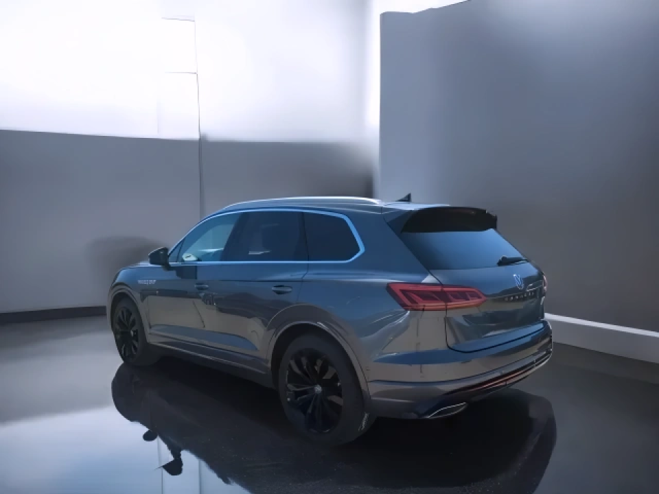 Volkswagen Touareg V6 3.0 TDI R-Line (5)