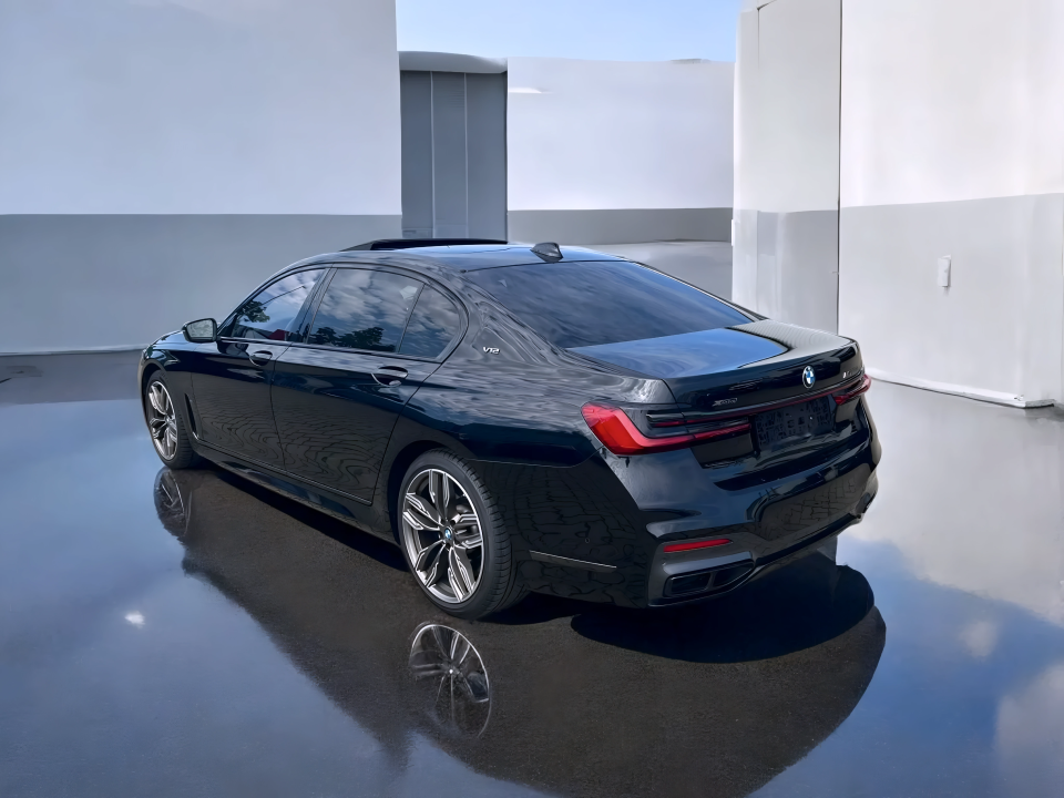 BMW Seria 7 M760Li xDrive V12 (4)