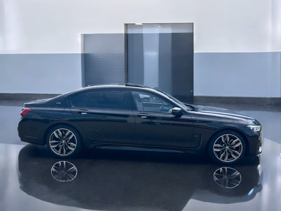 BMW Seria 7 M760Li xDrive V12 (2)