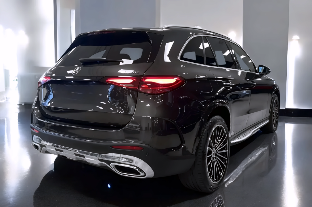 Mercedes-Benz GLC 300e 4MATIC AMG Line (2)