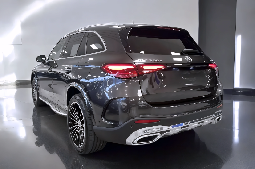 Mercedes-Benz GLC 300e 4MATIC AMG Line (3)