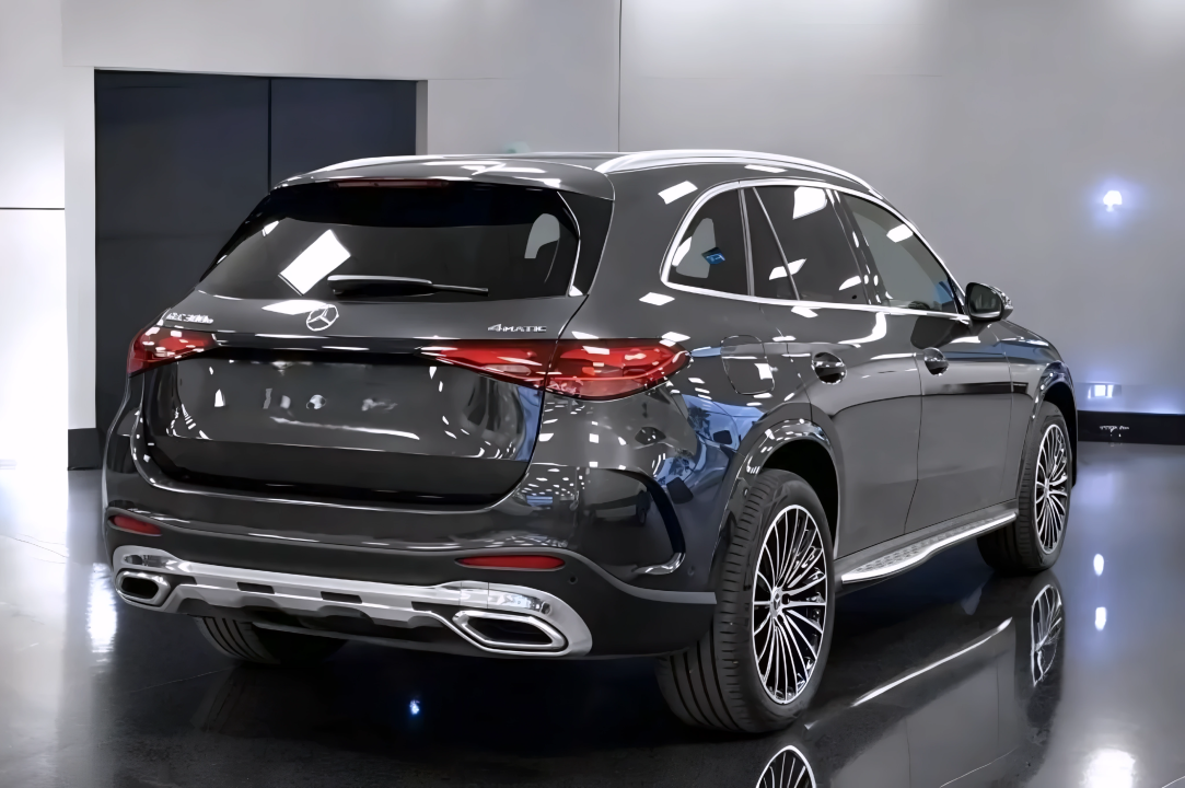 Mercedes-Benz GLC 300e 4MATIC AMG Line (4)