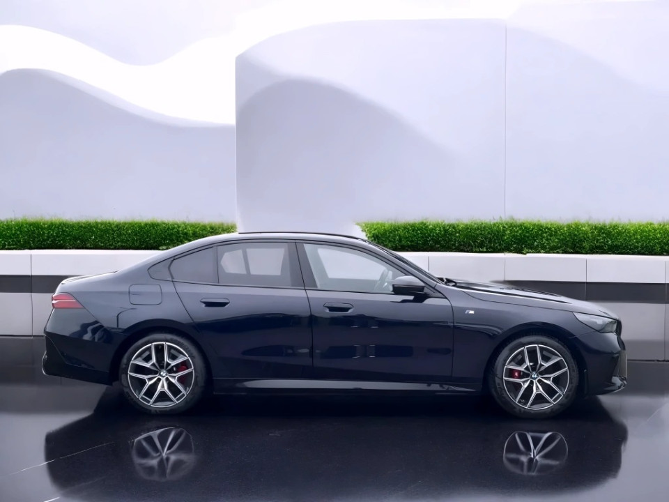 BMW Seria 5 520i (2)