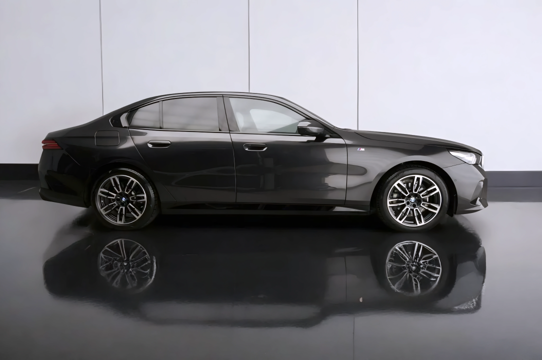 BMW Seria 5 520i (2)