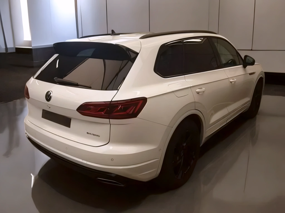 Volkswagen Touareg R 3.0 TSI Hybrid 4Motion DSG (2)