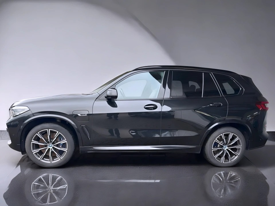 BMW X5 xDrive45e M-Sport (2)