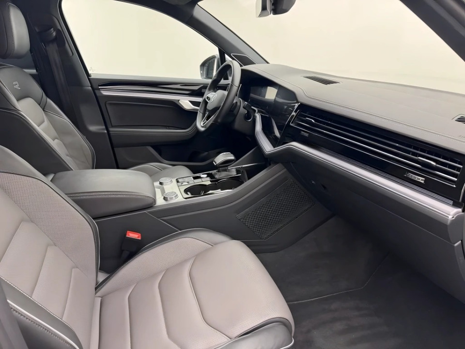 Volkswagen Touareg V6 3.0 TDI R-Line (5)