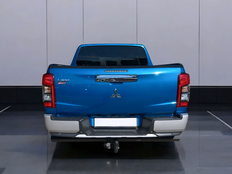 Mitsubishi L200 Double Cab 4WD (4)