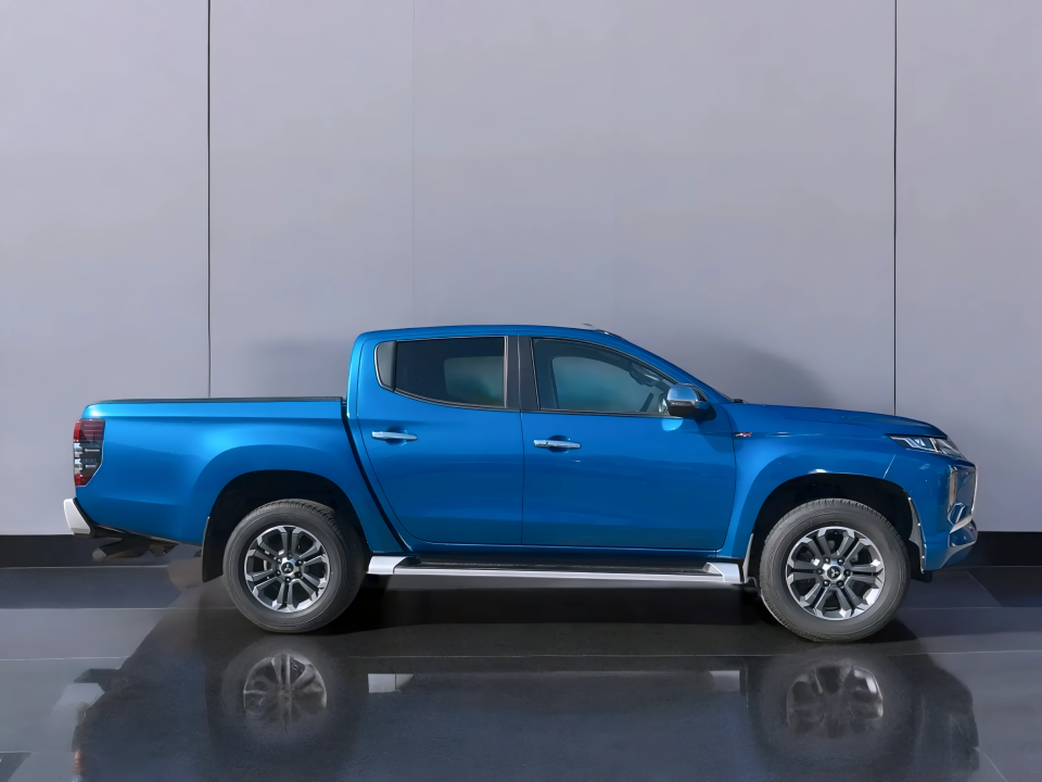 Mitsubishi L200 Double Cab 4WD (2)