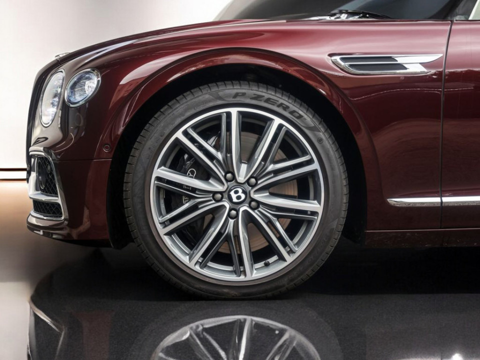 Bentley Flying Spur V8 First Edition Mulliner - foto 9