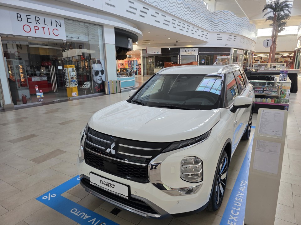 Mitsubishi Outlander PHEV 2.4L 4WD AT Intense