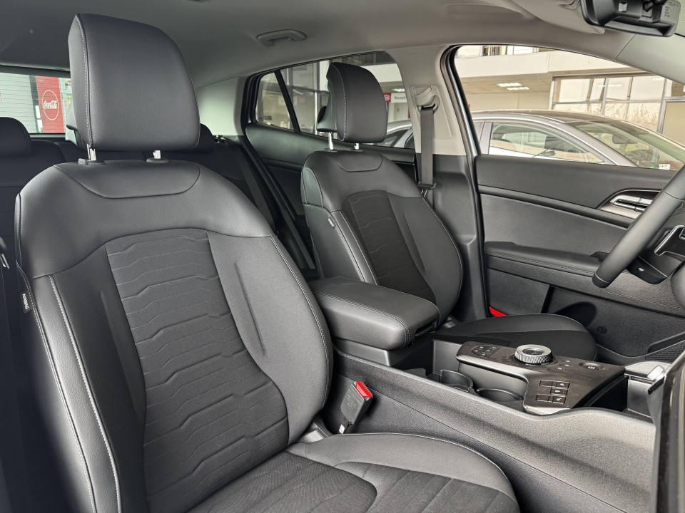 Kia Sportage 2025 benzină, 32.120 € — imagine 4