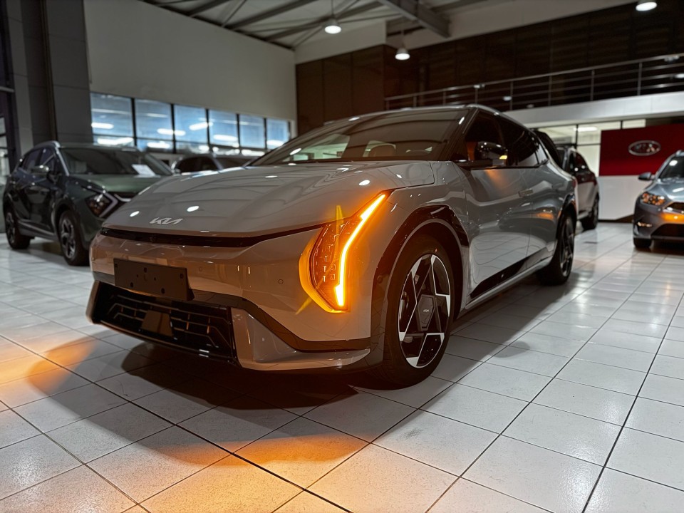 KIA EV4 2025 — imagine 1