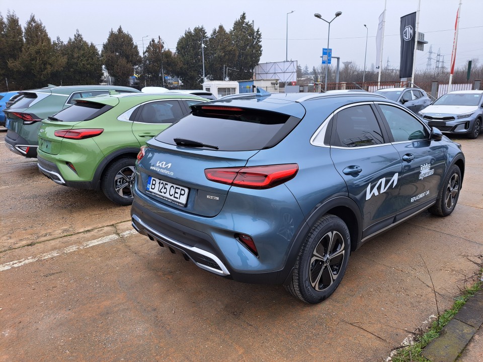 Kia Xceed 2023 benzină, 26.990 € — imagine 3