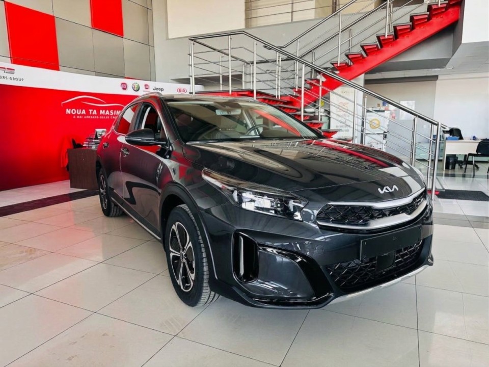 Kia Xceed 2023 hibrid, 31.501 € — imagine 1