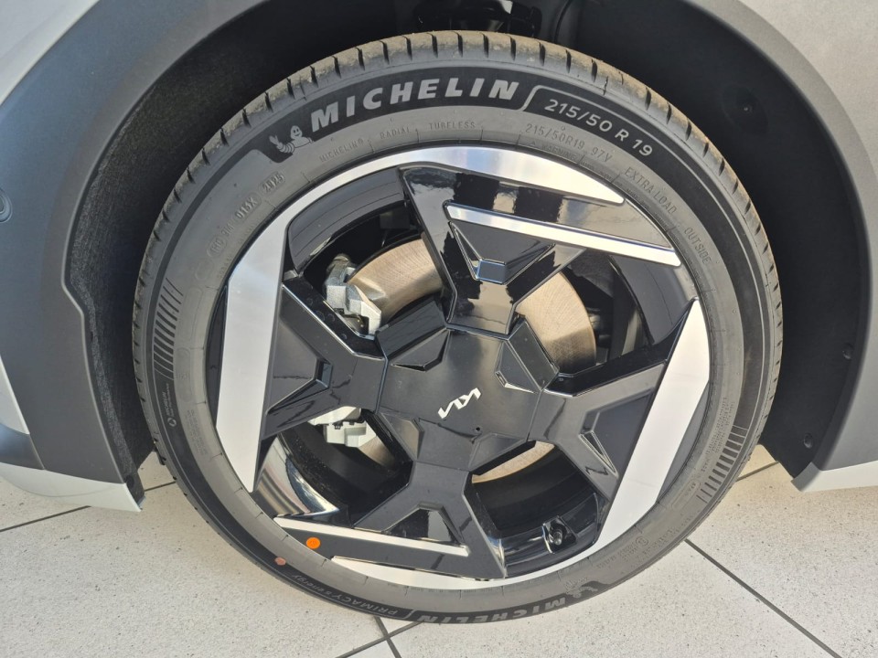 KIA EV4 2025 — imagine 4