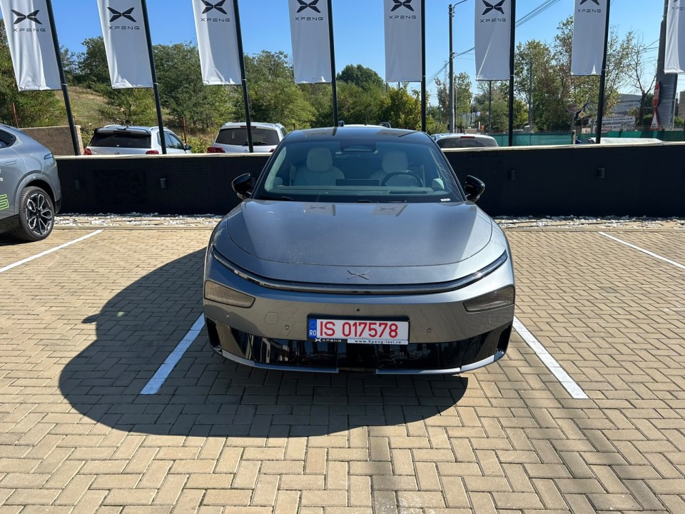 Xpeng P7 (2)