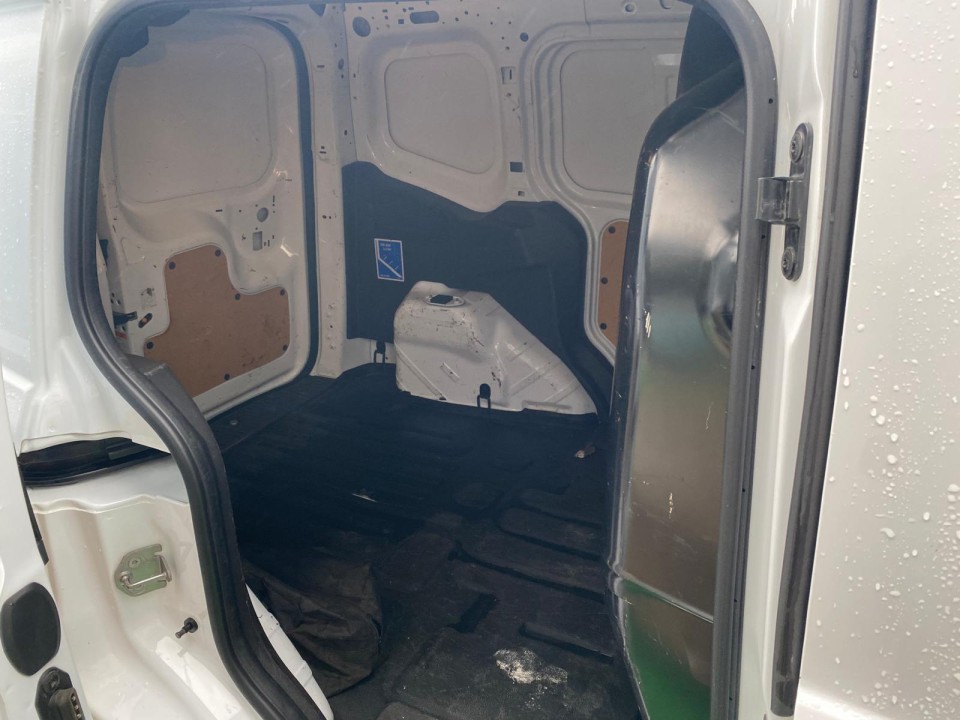 Ford Transit Courier - foto 10