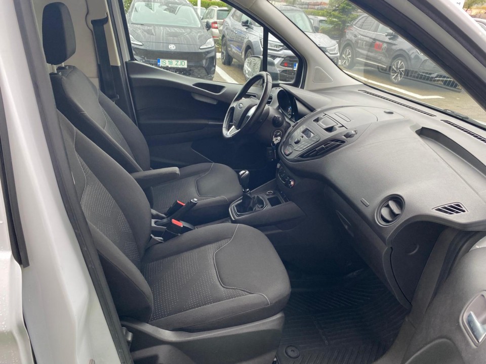 Ford Transit Courier - foto 12