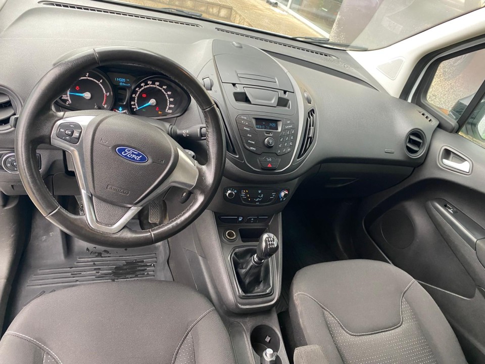 Ford Transit Courier - foto 13