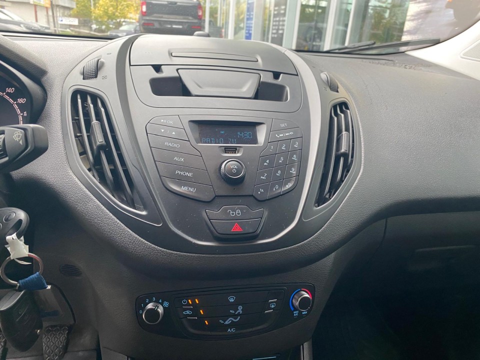 Ford Transit Courier - foto 15