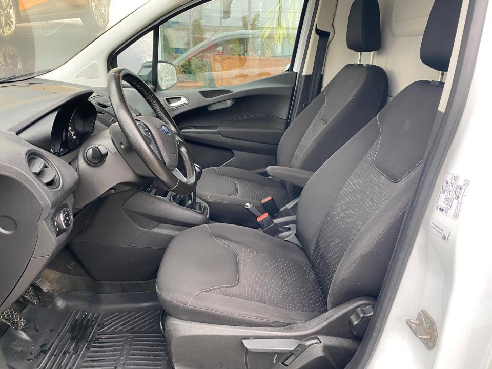 Ford Transit Courier - foto 11