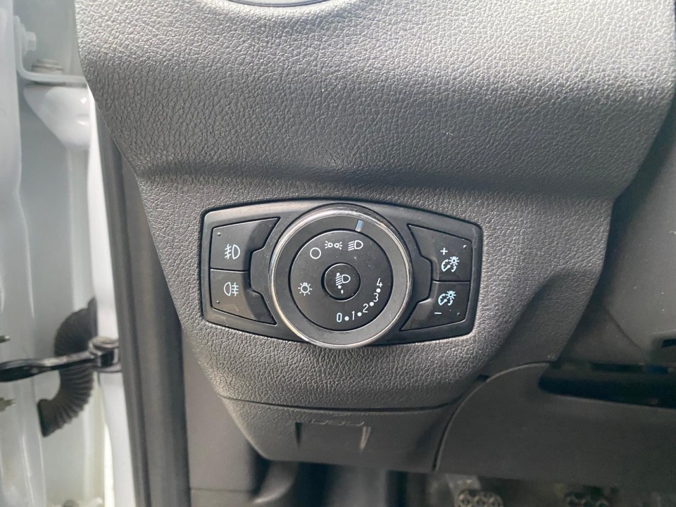 Ford Transit Courier - foto 17
