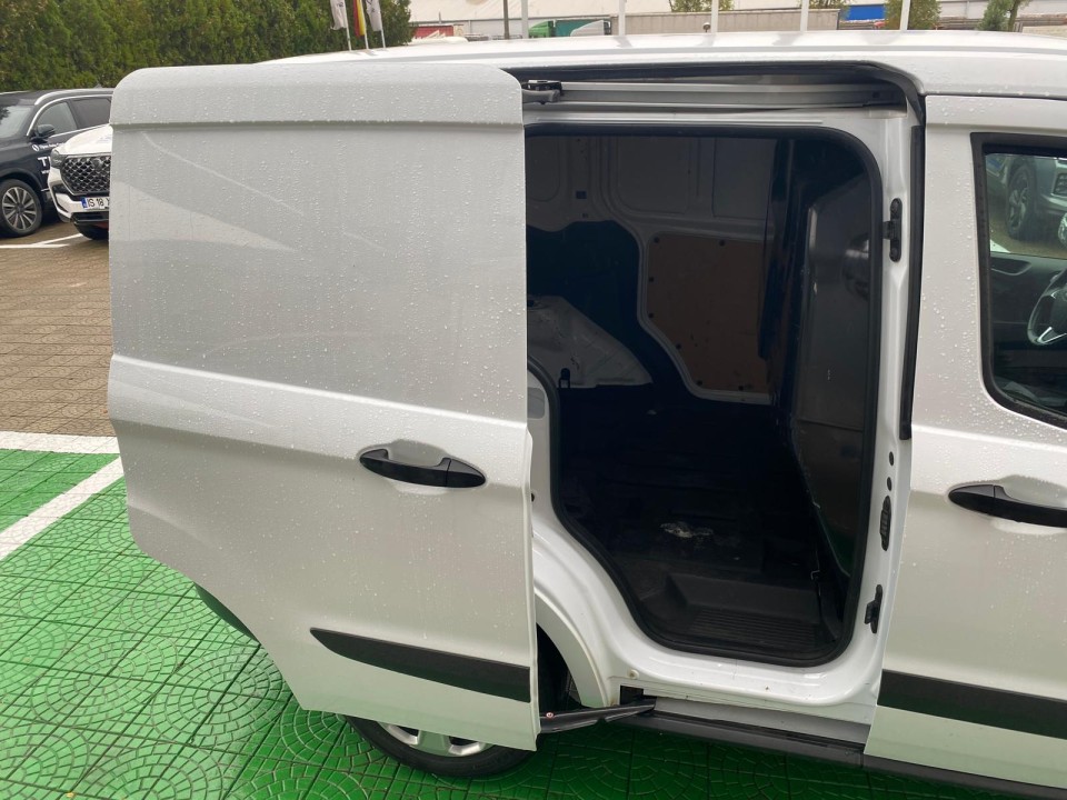 Ford Transit Courier - foto 9