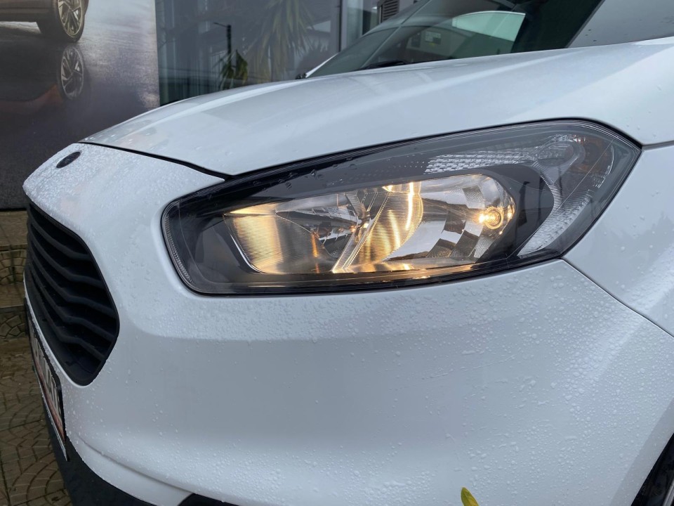 Ford Transit Courier - foto 19