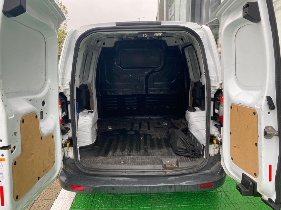 Ford Transit Courier - foto 7