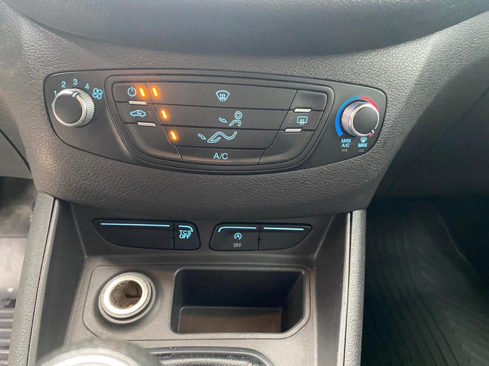 Ford Transit Courier - foto 16