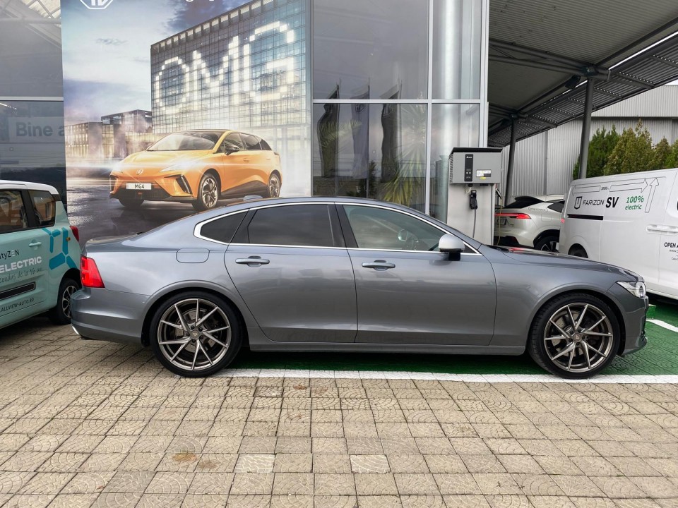 VOLVO S90 T6 R-line 2.0 benzina 320 CP (3)