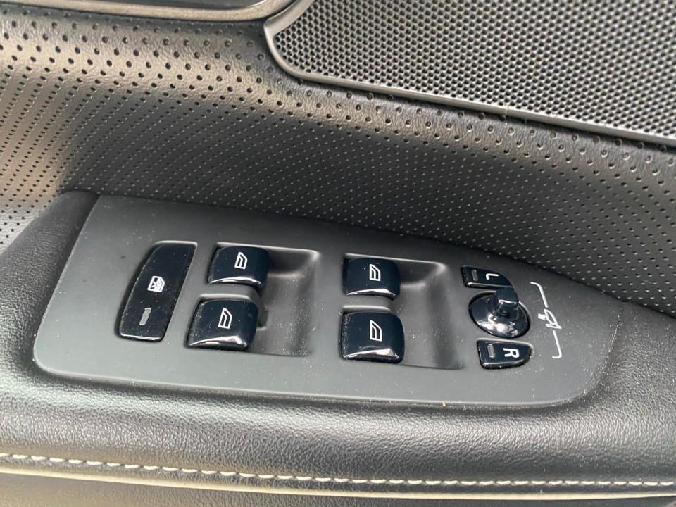 VOLVO S90 T6 R-line 2.0 benzina 320 CP - foto 26