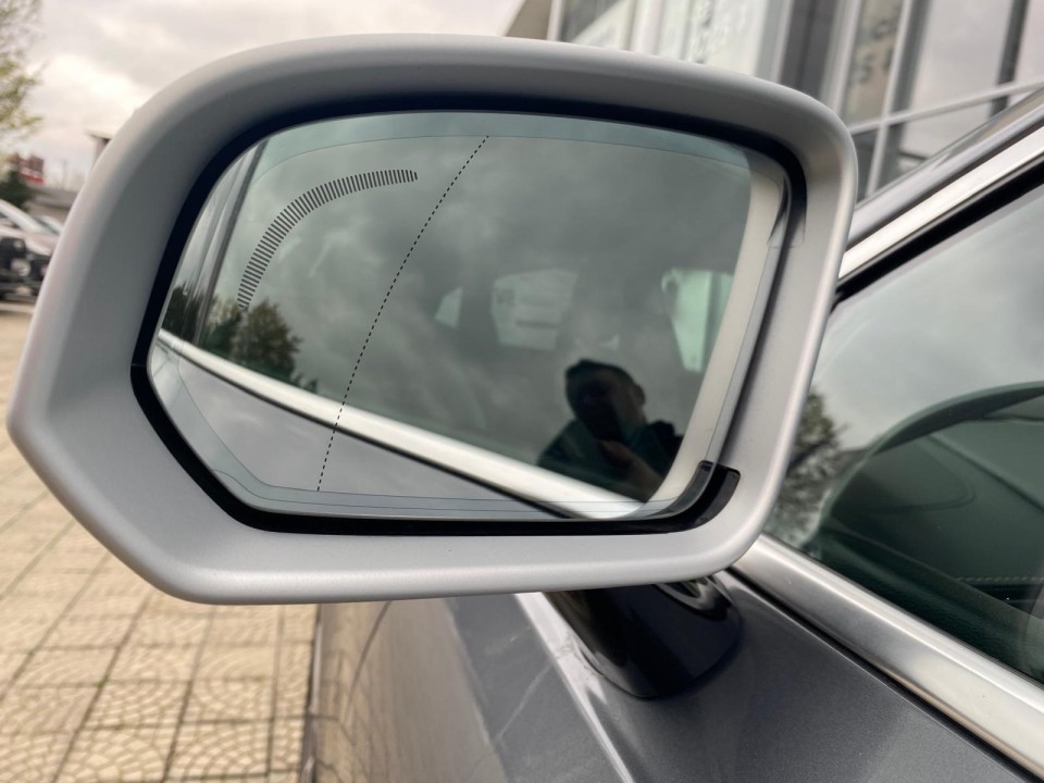 VOLVO S90 T6 R-line 2.0 benzina 320 CP - foto 31