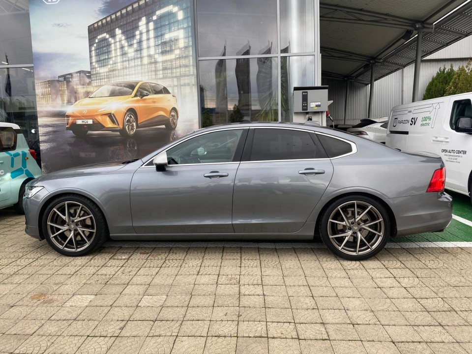 VOLVO S90 T6 R-line 2.0 benzina 320 CP (4)