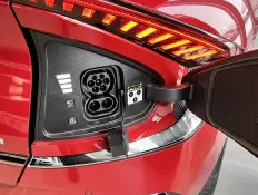 Kia EV6 2023 electric, 49.852 € — imagine 9
