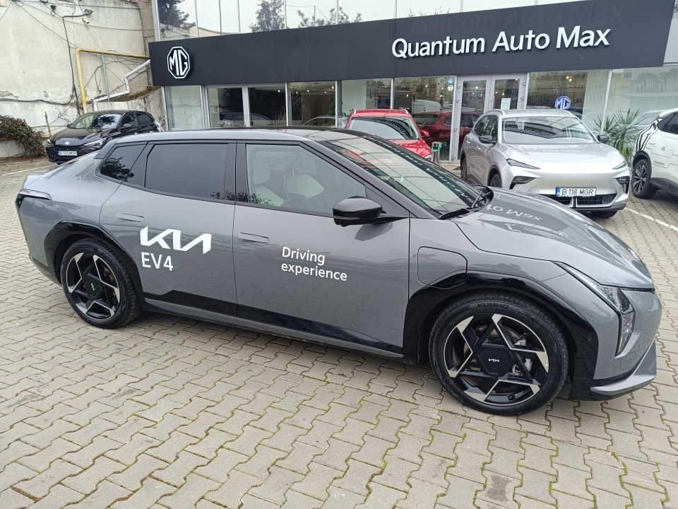 KIA EV4 2025 — imagine 4