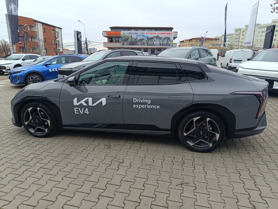 KIA EV4 2025 — imagine 8