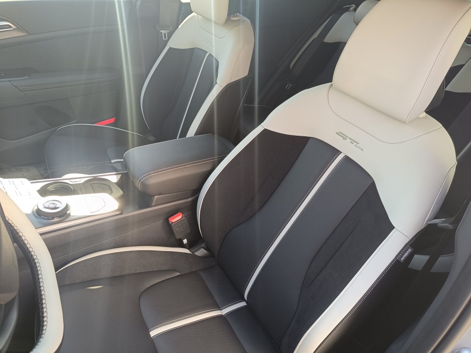 Kia Sportage 2023 benzină, 42.989 € — imagine 4
