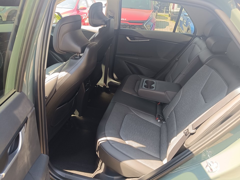 Kia Niro 2023 benzină, 36.790 € — imagine 4