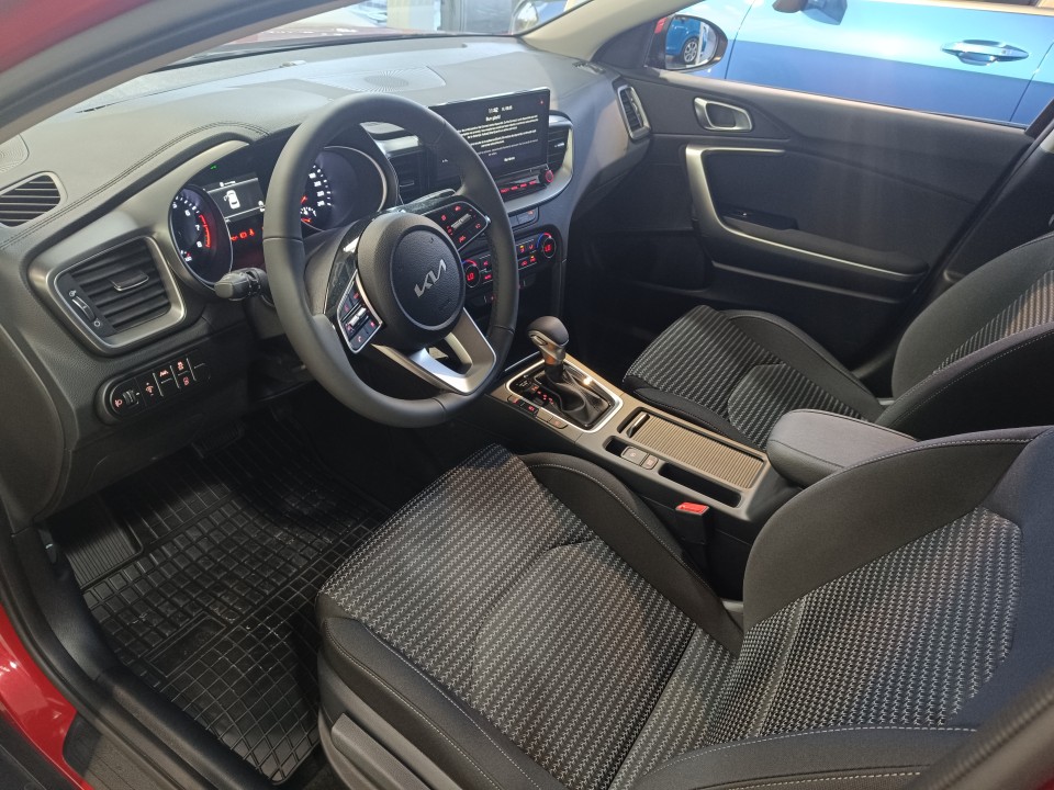 Kia Xceed 2025 benzină, 24.990 € — imagine 2