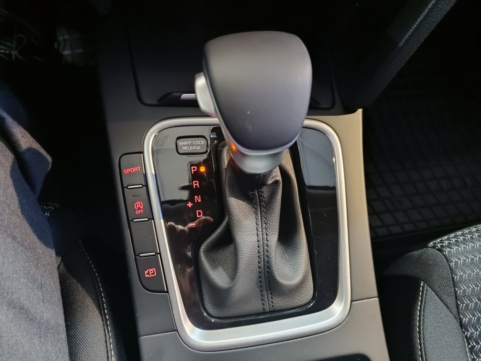 Kia Xceed 2025 benzină, 24.990 € — imagine 4