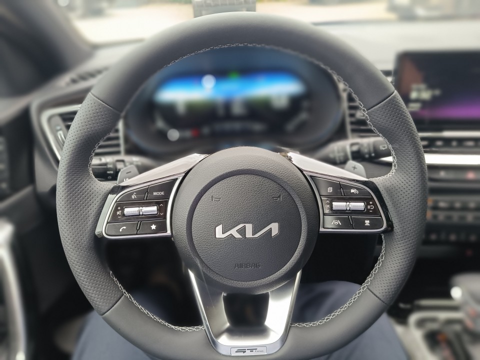 KIA Xceed 2025 — imagine 3