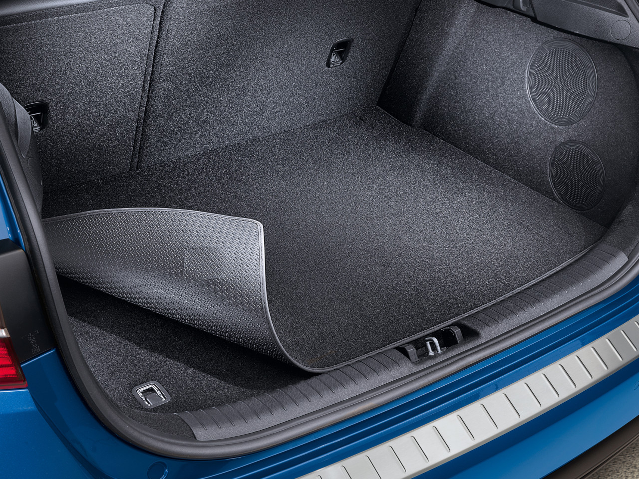 1625236661_J7120ADE05_IM_Trunk_mat_reversible_01 1280xauto