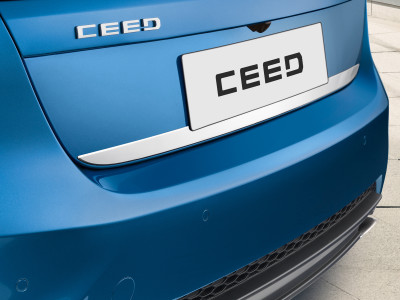 1625236661_J7491ADE00ST_IM_Tailgate_trim_line_chrome_01 400xauto