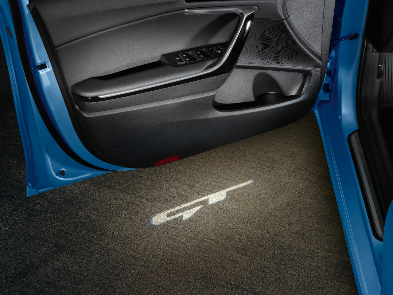 1625570414_66651ADE00GT_IM_LED_door_projector_GT_logo_01 1280xauto