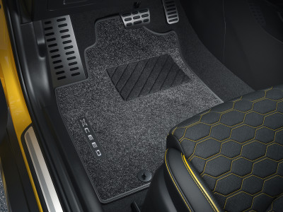1625652134_J7141ADE50_IM_Floor_mats_standard_LHD_01 400xauto